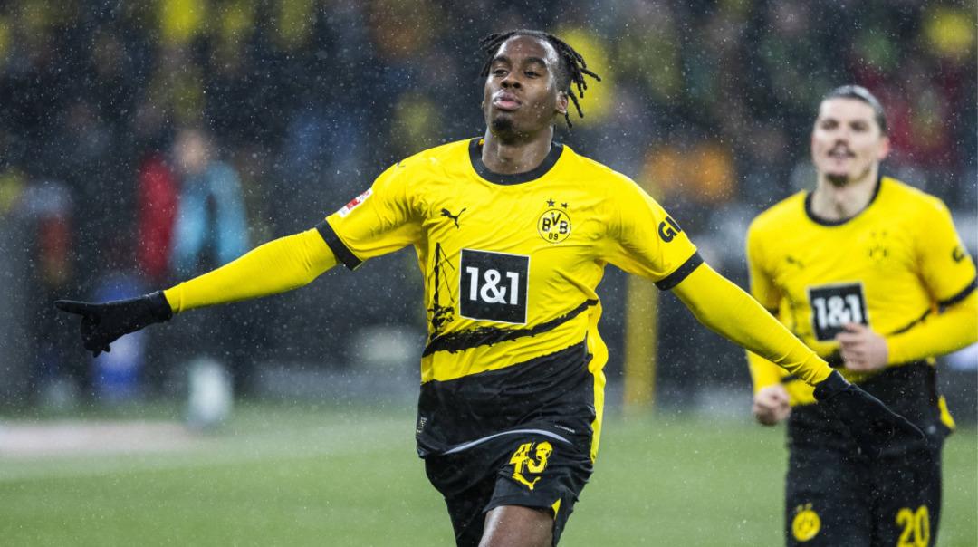 jamie-bynoe-gittens-bvb-dortmund-2023-24-1700928721-122574