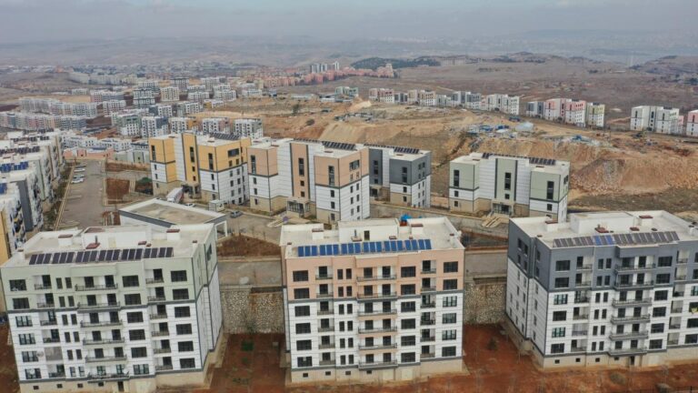 Şanliurfa’daki depremin kurbanları bu yıl evleriyle buluşacak