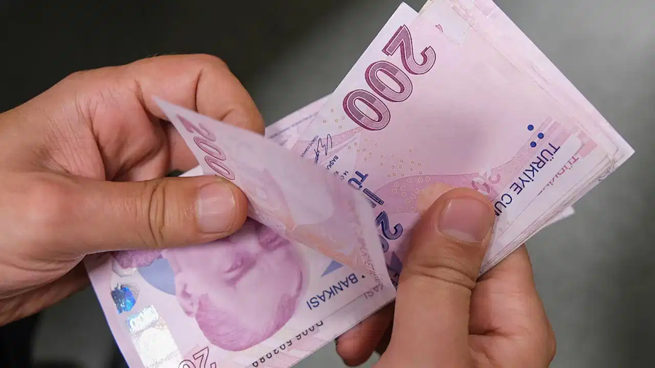 Üstte depozito faiz oranları: 100 bin TL için en yüksek faiz hangisidir?
