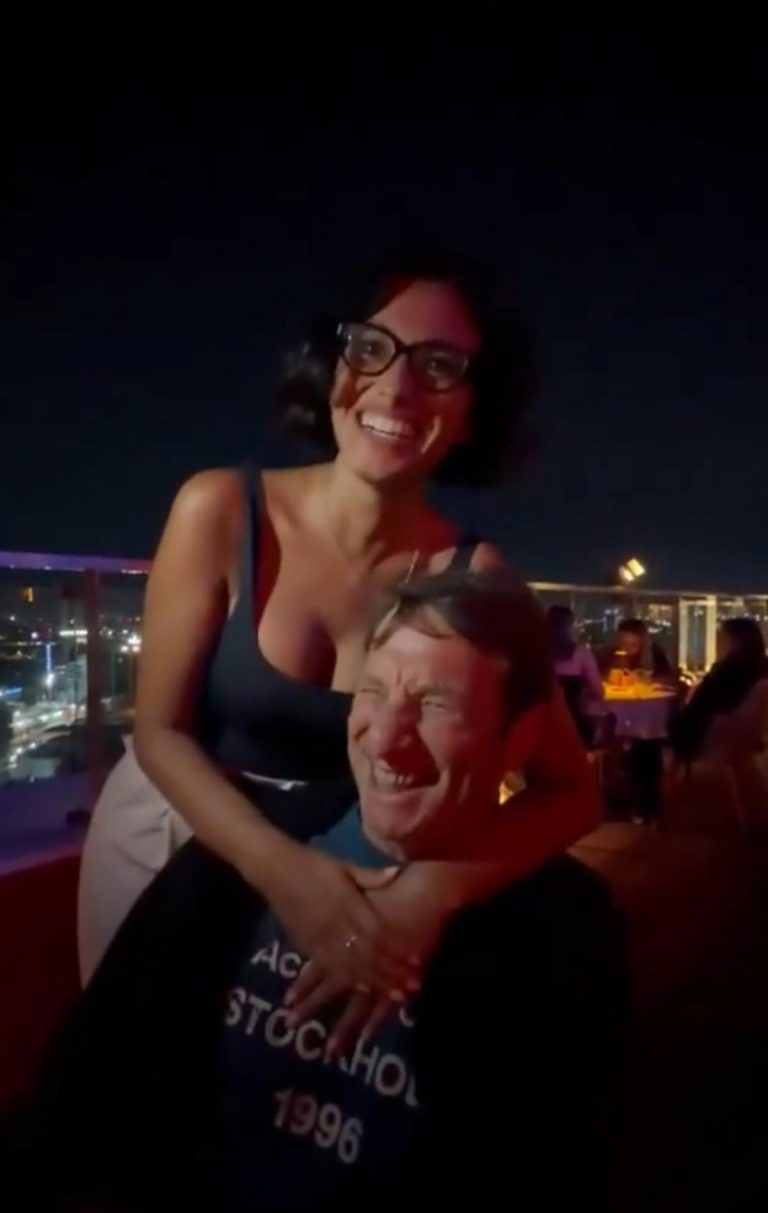 Kaya Çilingiroğlu 26 yaş küçük sevgilisiyle tatilde! Görüntüleri gündem oldu