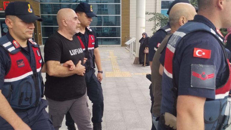 Ünlü yönetmen Ezel Akay hakkında karar verildi